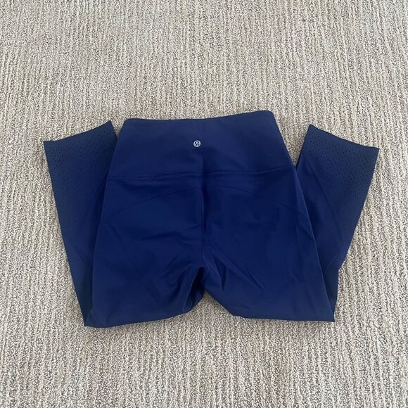 Lululemon Blue Patterened Bottoms Cropped 21” Leggings - Picture 4 of 8